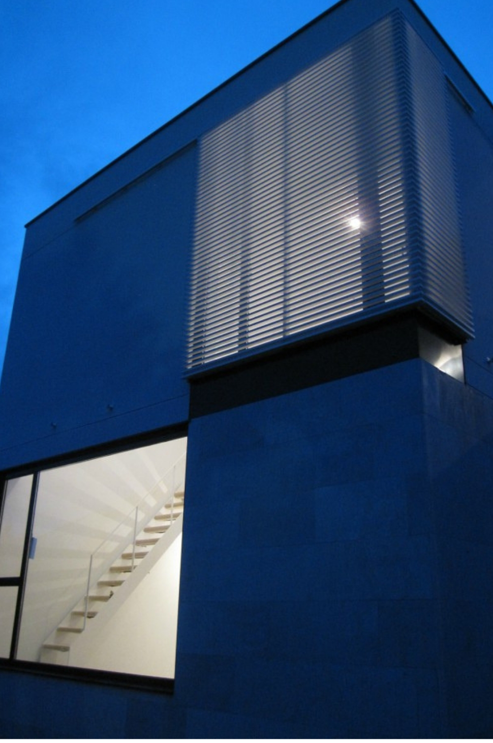 Vivienda Unifamiliar en Monteclaro, Pozuelo de Alarcón, Madrid. Un proyecto del estudio de arquitectura FH2L Arquitectos.