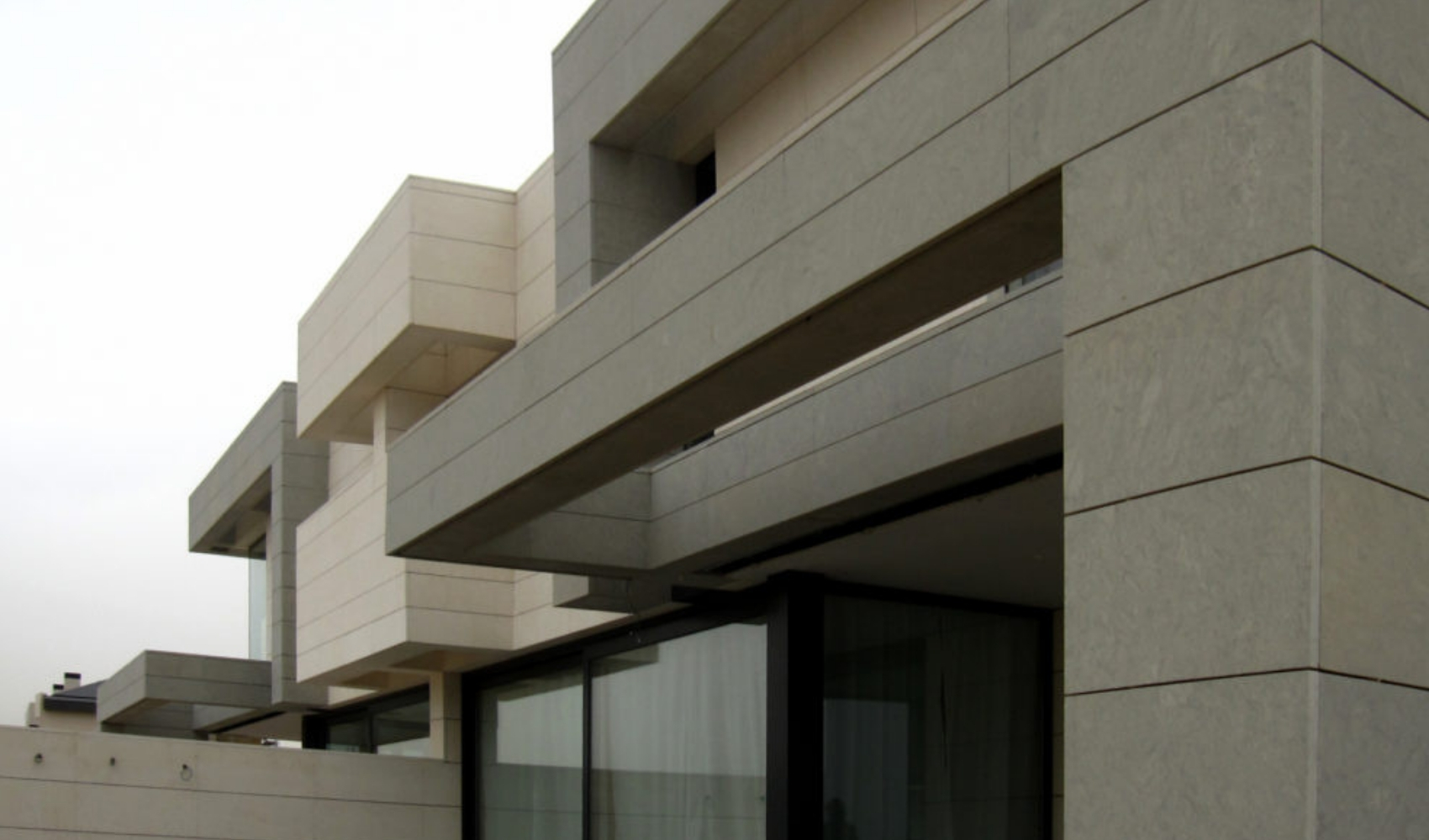 Proyecto de FH2L Arquitectos de 2 viviendas unifamiliares pareadas, Roza Martín, Majadahonda, Madrid.