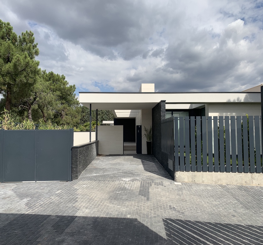 QHOMES12. Proyecto de FH2L Arquitectos. Conjunto integrado de 12 viviendas unifamiliares . Urbanización Valdecabañas, Boadilla del Monte, Madrid.
